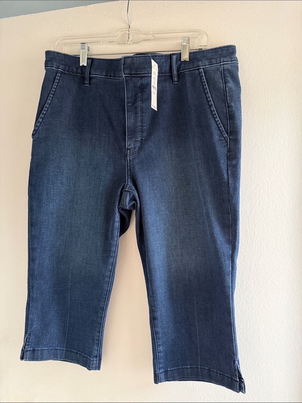 White House Black Market Dark Blue High Rise Capri Jeans